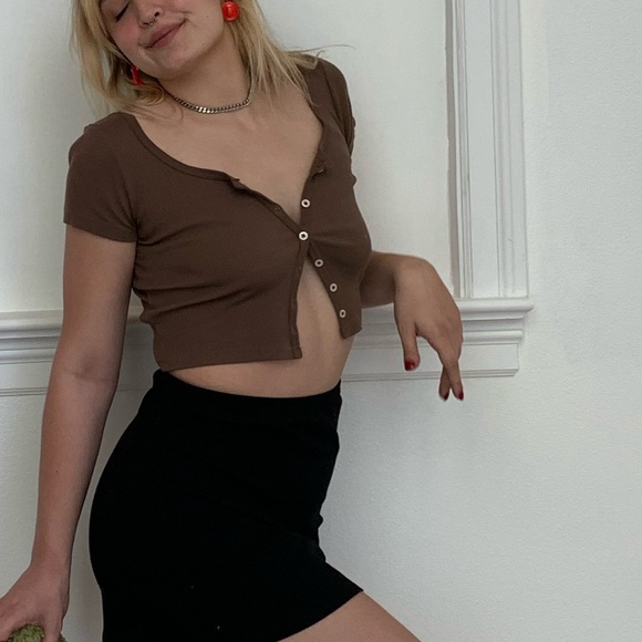 Brandy Melville Brown Cropped Button Up Tee - Picture 3 of 3